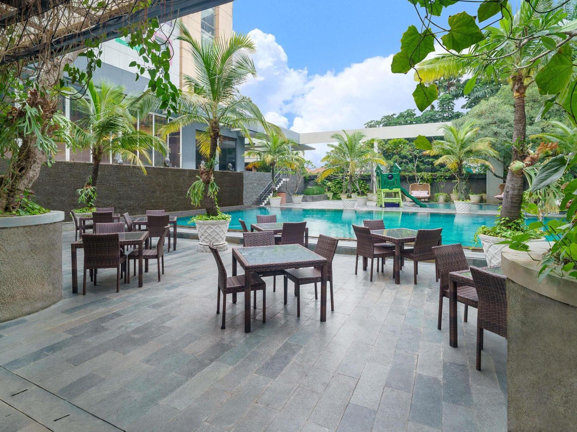 Novotel Solo Exterior photo